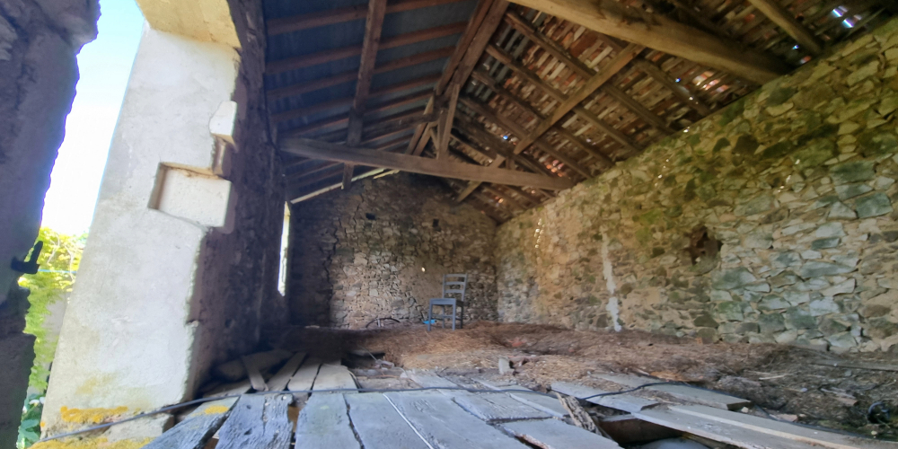 Vue intérieure ancienne grange