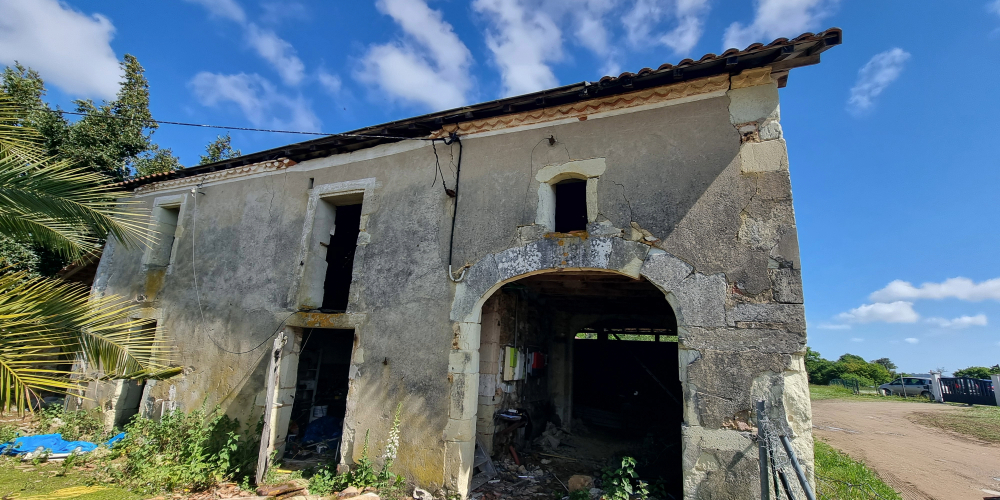 Grange avant rénovation vue extérieure