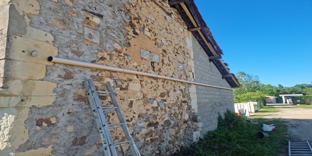 Planches de rive en cours d'installation